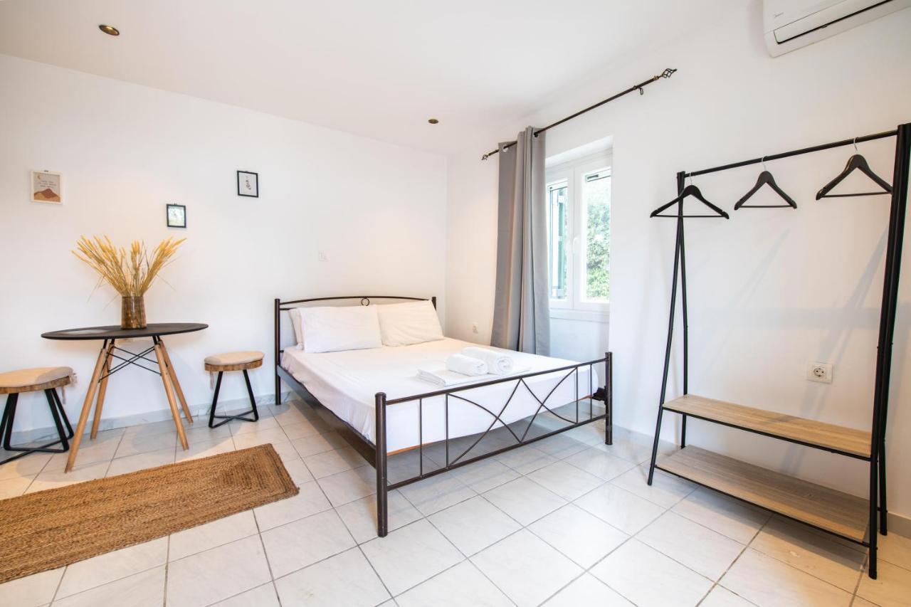 Garden Studio Apartment *